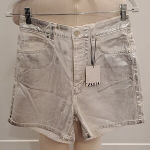 Zara women’s Metallic Silver denim Jean Mom Shorts Size 6 new with tags
